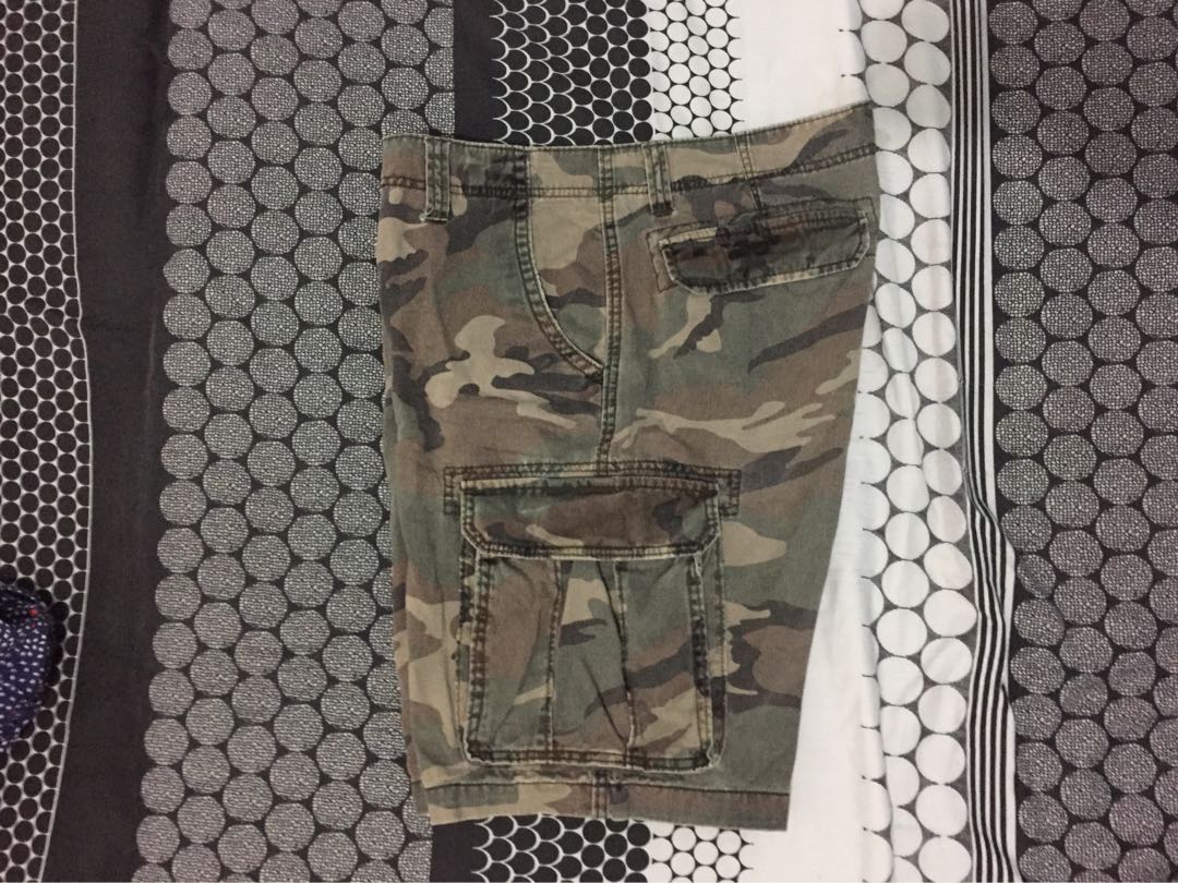 Old navy cargo shorts camo, Men's Fashion, Bottoms, Shorts on Carousell