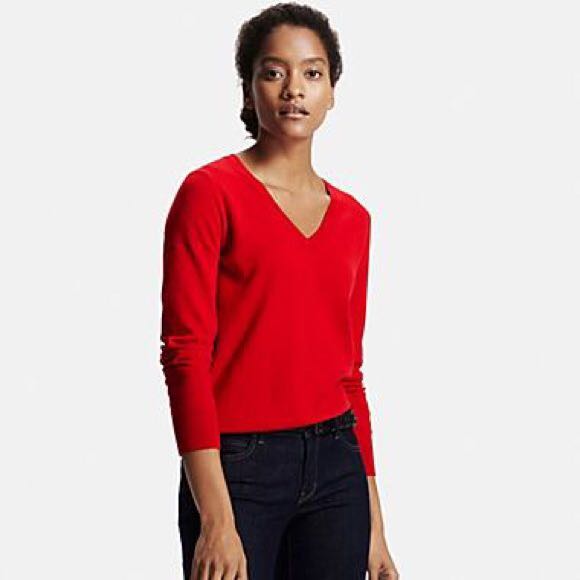 Uniqlo Extra Fine Merino Wool V Neck Sweater Top Red Women s