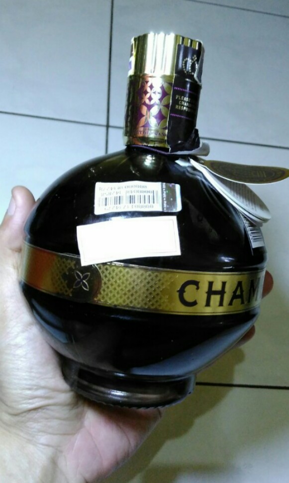 Chambord Black Raspberry Liqueur Serba Serbi Others Di Carousell