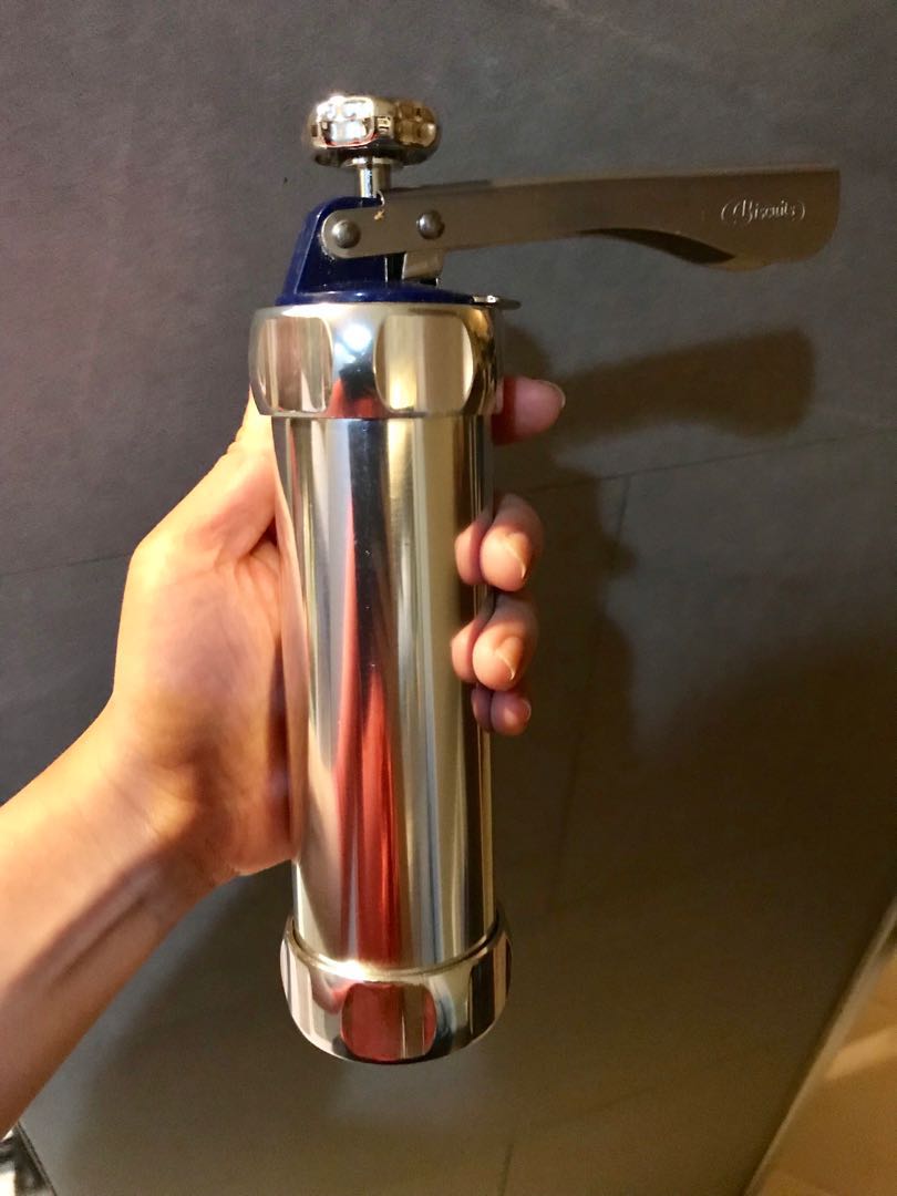 Cookie squeezer （分類：食物整理及儲存）位於 Hong Kong。 由 juliaaac 提交（商品編號 164641123，圖片 2）。簡介： Used only a few times. In good quality. Can make cookies with 10 patterns.。