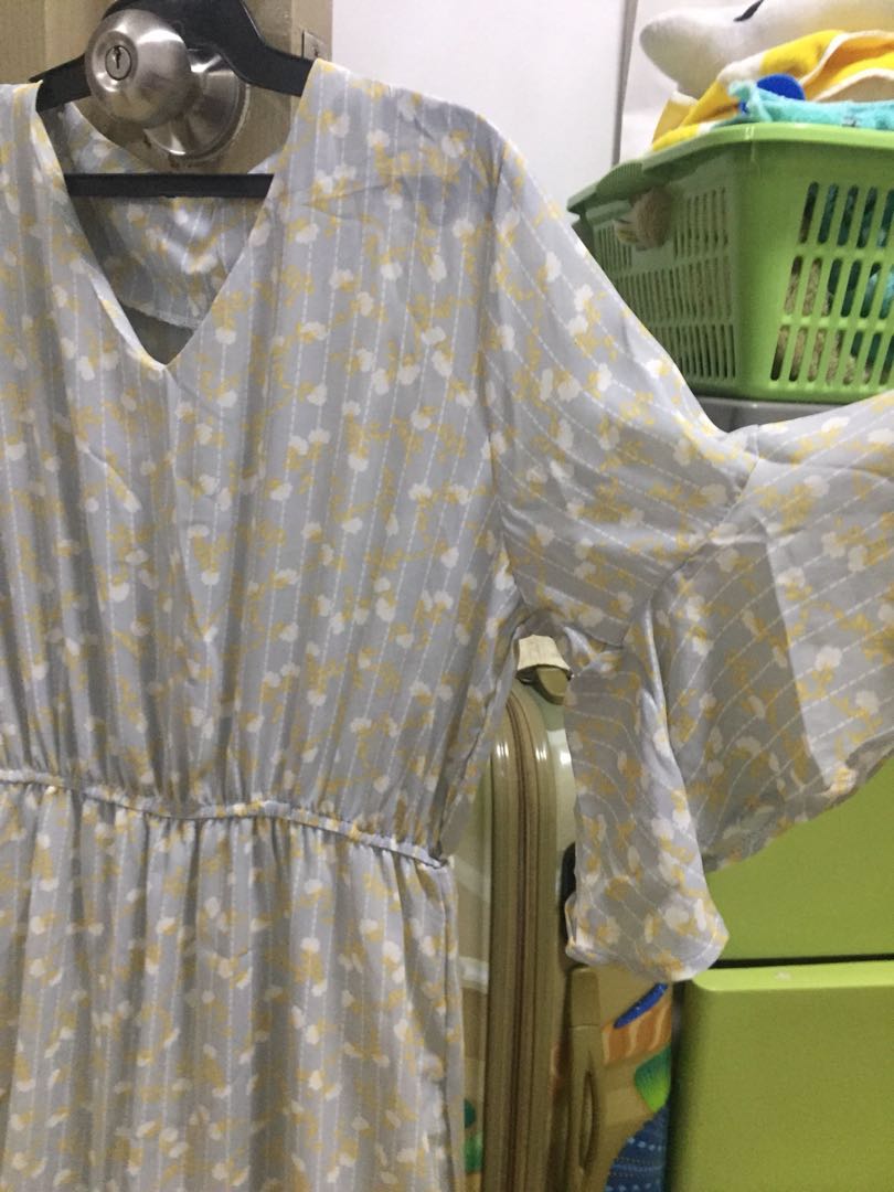Frills Floral print dress (Category: Dresses) located in Pasig City. Submitted by margecuskho (Listing ID 166249684, Image 2). Description: Used Good Condition No flaws.