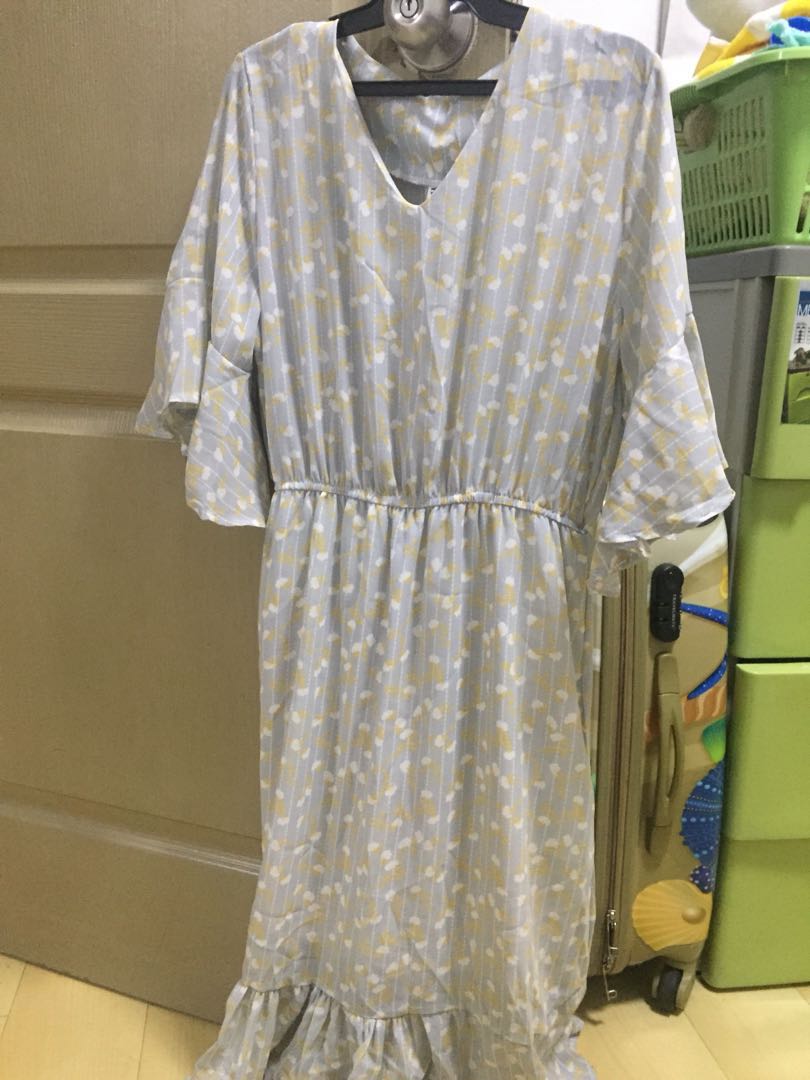 Frills Floral print dress (Category: Dresses) located in Pasig City. Submitted by margecuskho (Listing ID 166249684, Image 1). Description: Used Good Condition No flaws.