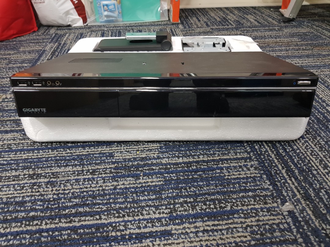 GIGABYTE COMPUTER CHASSIS, Computers & Tech, Desktops on Carousell