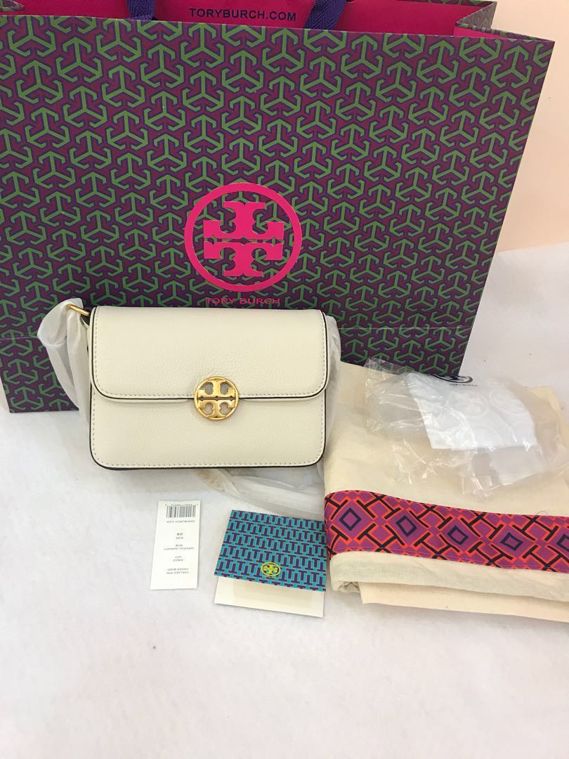 RS)Original Tory Burch Chelsea Mini crossbody, Women's Fashion, Bags &  Wallets, Purses & Pouches on Carousell