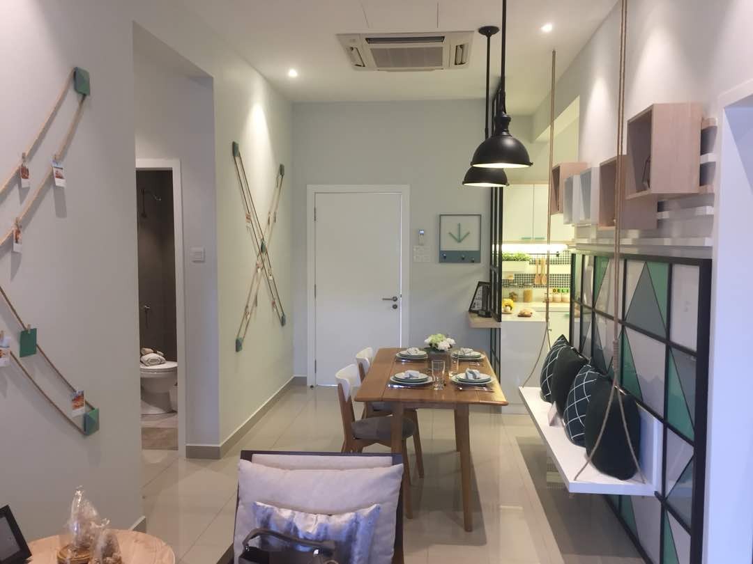 Rumawip Rampai - Kebaya Solo j