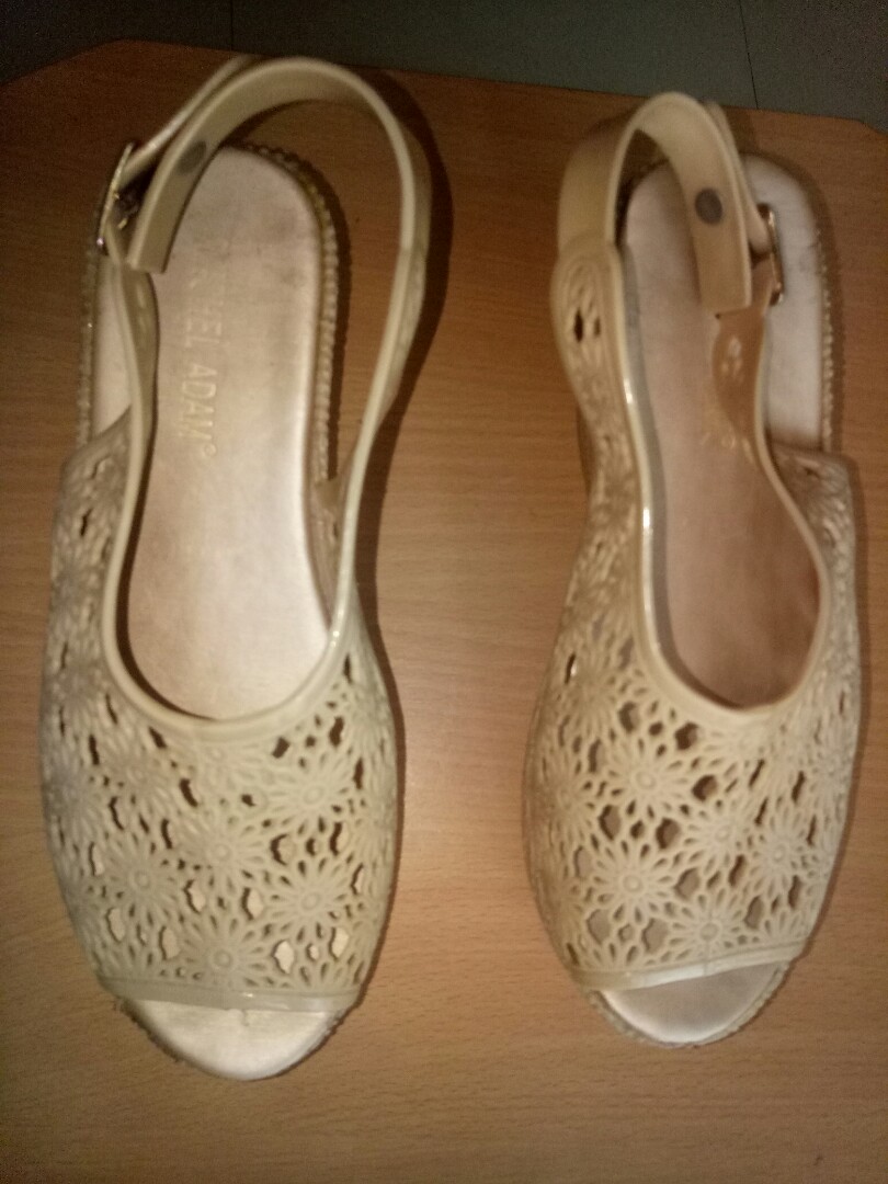 Sepatu Jelly Wedges Women S Fashion Women S Shoes On Carousell