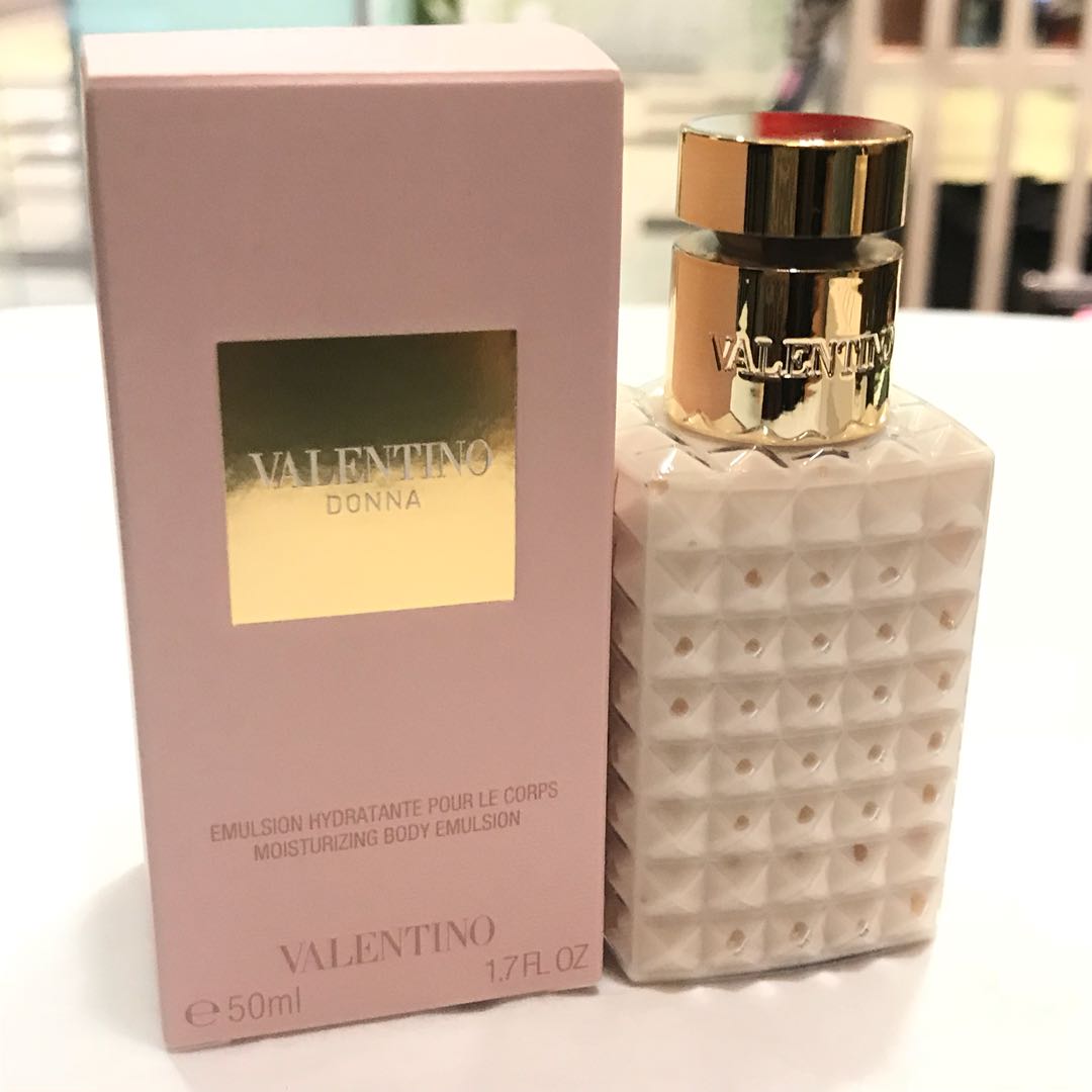 valentino donna moisturizing body emulsion