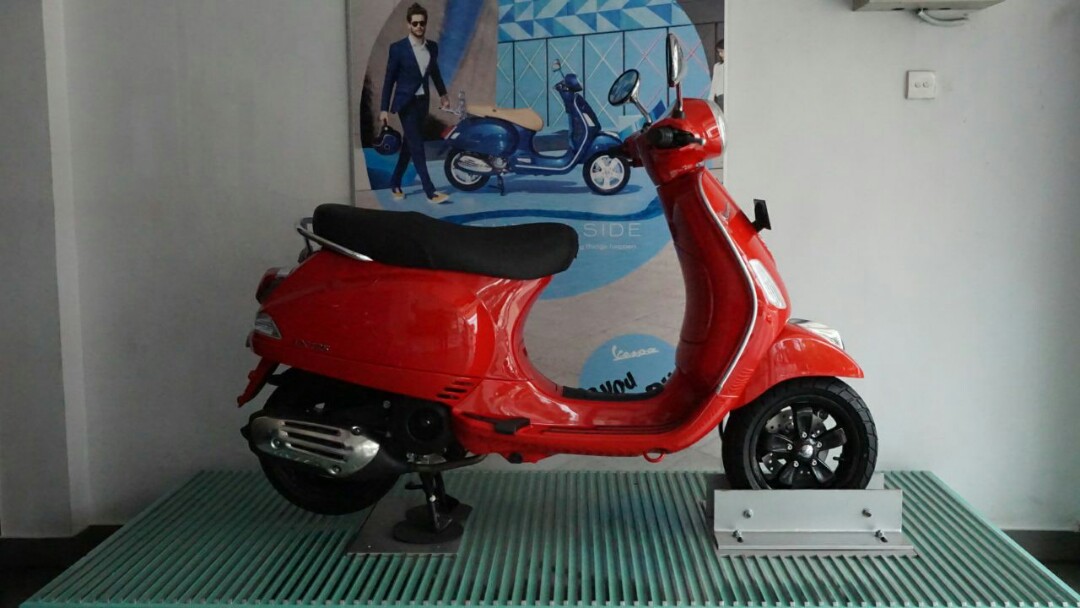  Vespa  LX 125 I GET 2019 warna  merah  rosso dragon 