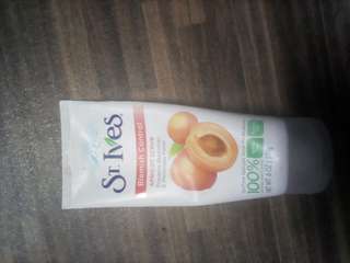 St Ives Apricot Scrub