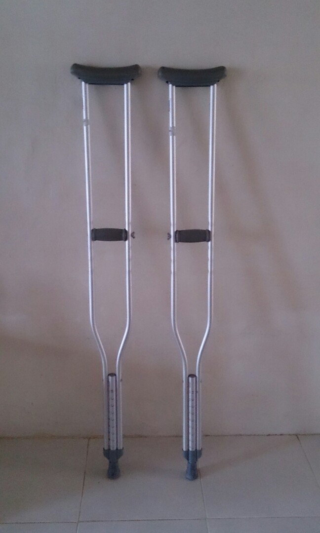 Crutches Tongkat Ketiak Tongkat Patah Kaki Everything Else Others On Carousell