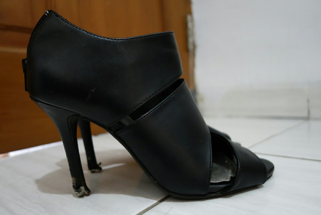 High Heels Black Sepatu Hak Tinggi Hitam Fesyen Wanita Sepatu Di Carousell