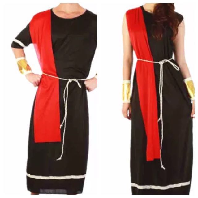 roman traditional dress