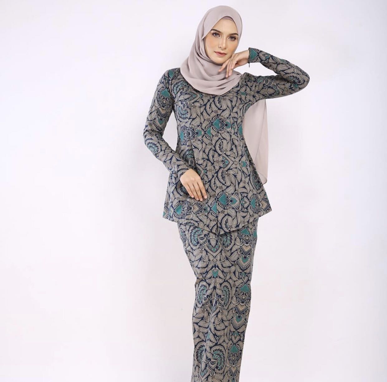 15 Fesyen Baju Kurung Corak Batik  Inspirasi Top 