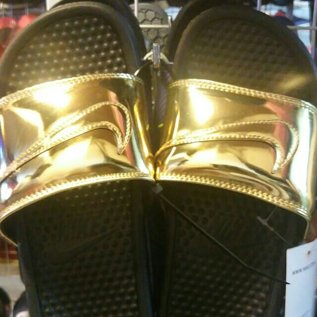 nike gold limited edition