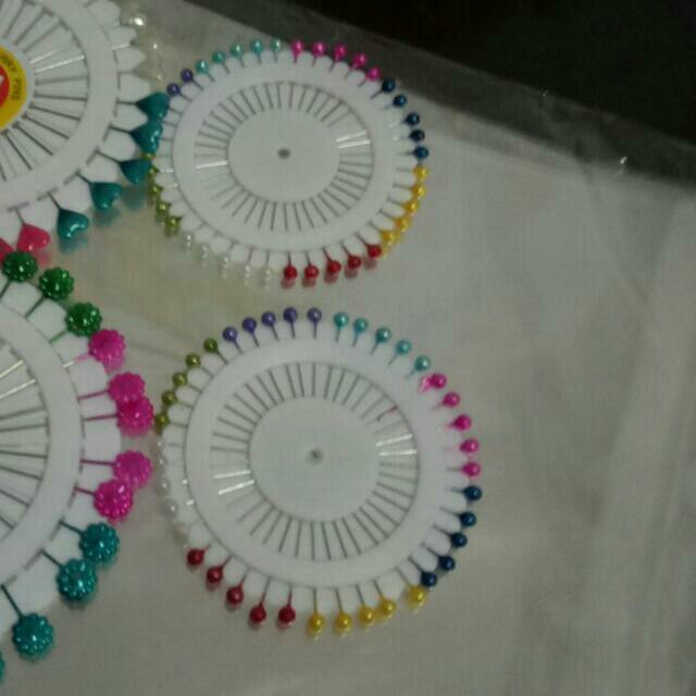 Small Shawl Pin (Category: Other Accessories) located in Singapore. Submitted by r2j_collections (Listing ID 166328306, Image 2). Description: Grab it before it's gone. 1 circle - 90¢ Free local mail For registered mail, additional $3.39 We have many more design to choose. ** feel free to view our others design **.