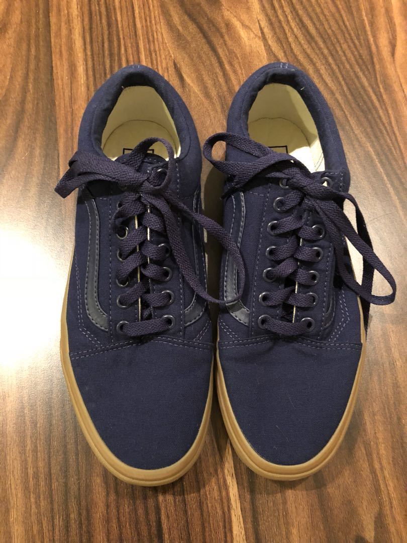 Vans Old Skool Navy Blue in gum soles 