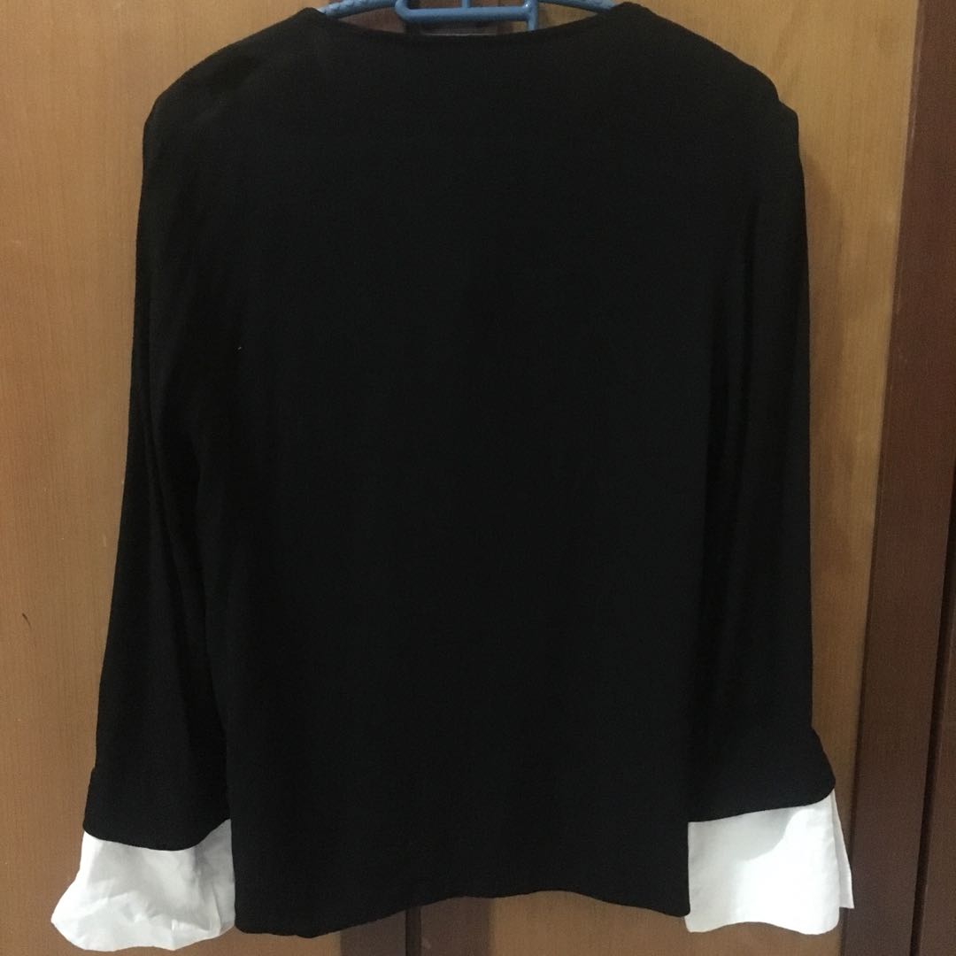 Zara top (Category: Blouses) located in Kuala Lumpur. Submitted by ciwanpreloved (Listing ID 166375611, Image 2). Description: Zara top --Pakai 1 kali sahaja (reason jual sebab tersalah size) .