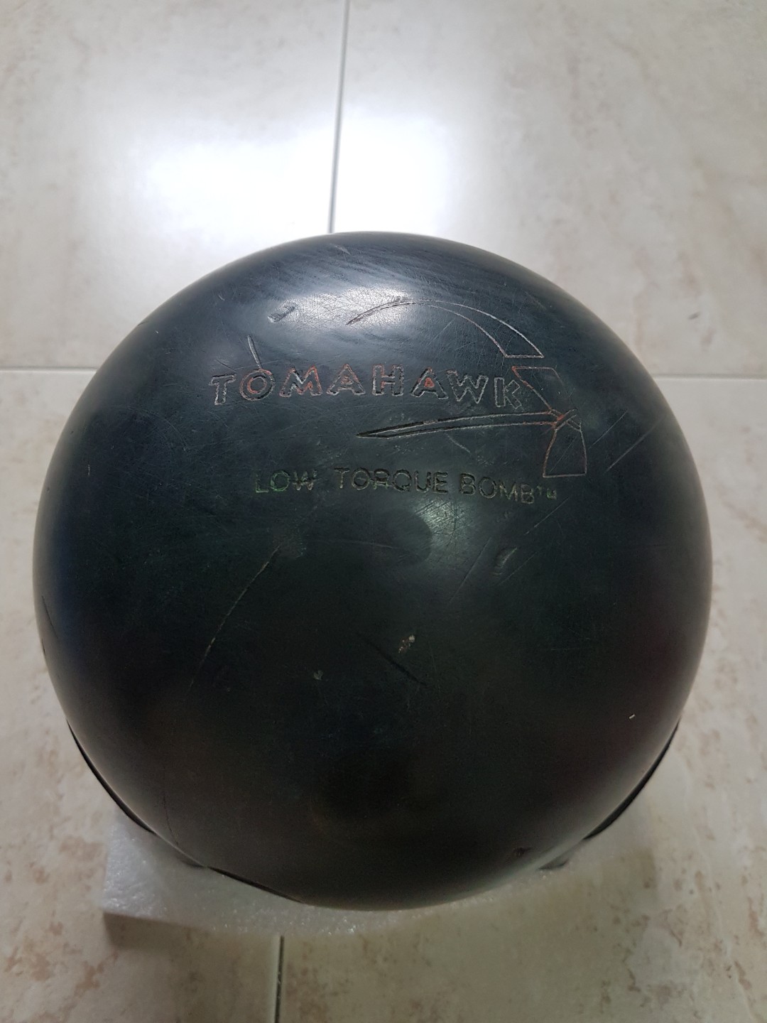 Bowling Ball Ebonite Tomahawk 11lb, Sports Equipment, Sports & Games