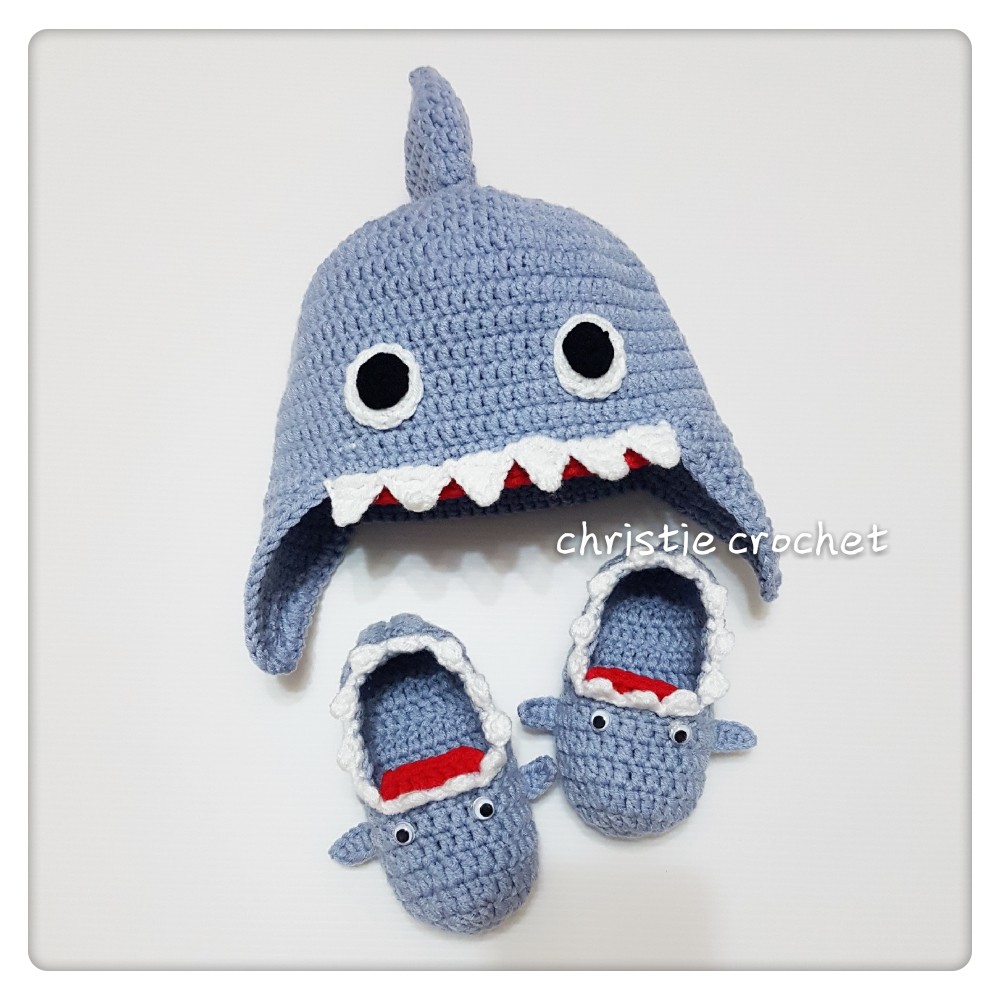 Baby shark crochet hat