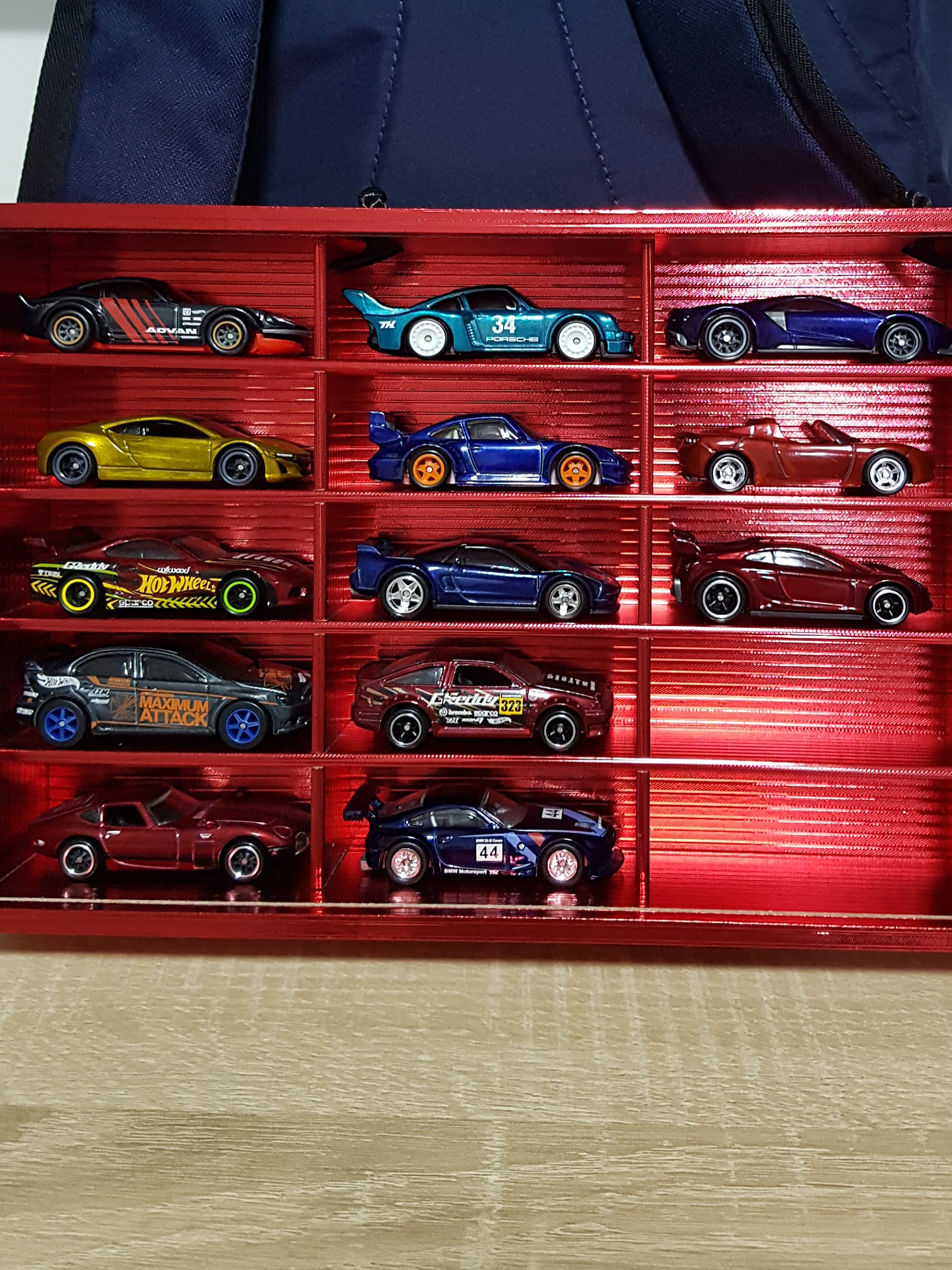 Гараж для машинок хот вилс своими руками