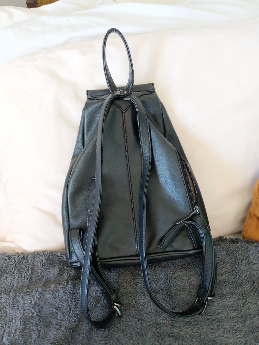 Jobis black hot sale leather backpack