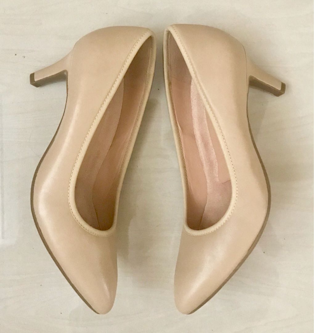 Naturalizer nude shoes deals