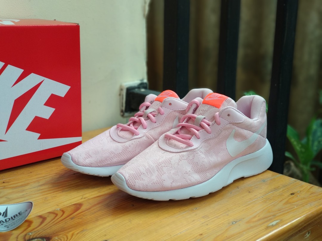 Nike tanjun floral discount