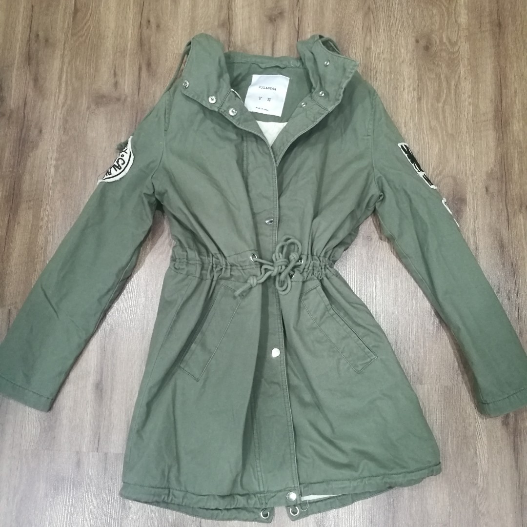 Pull and shop bear green coat