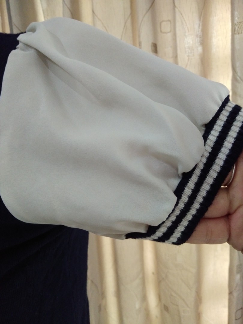 Blouse (Category: Blouses) located in Kuala Lumpur. Submitted by summer_collection (Listing ID 166695871, Image 2). Description: .