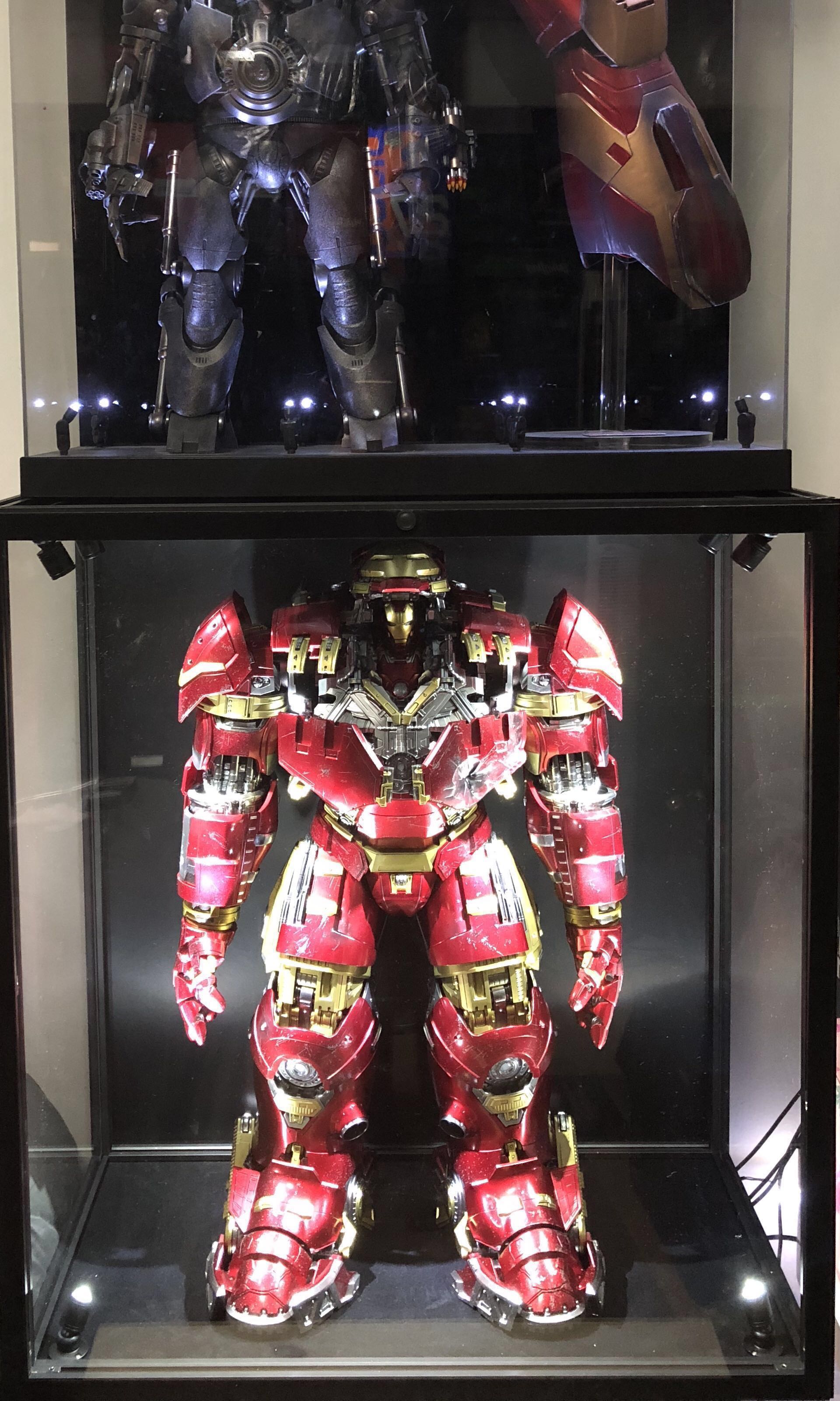 harga hot toys hulkbuster