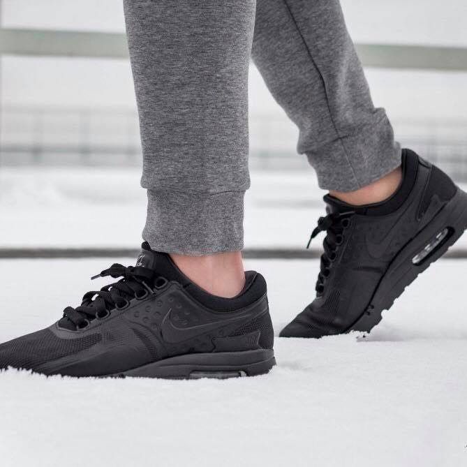 nike air max zero essential triple black