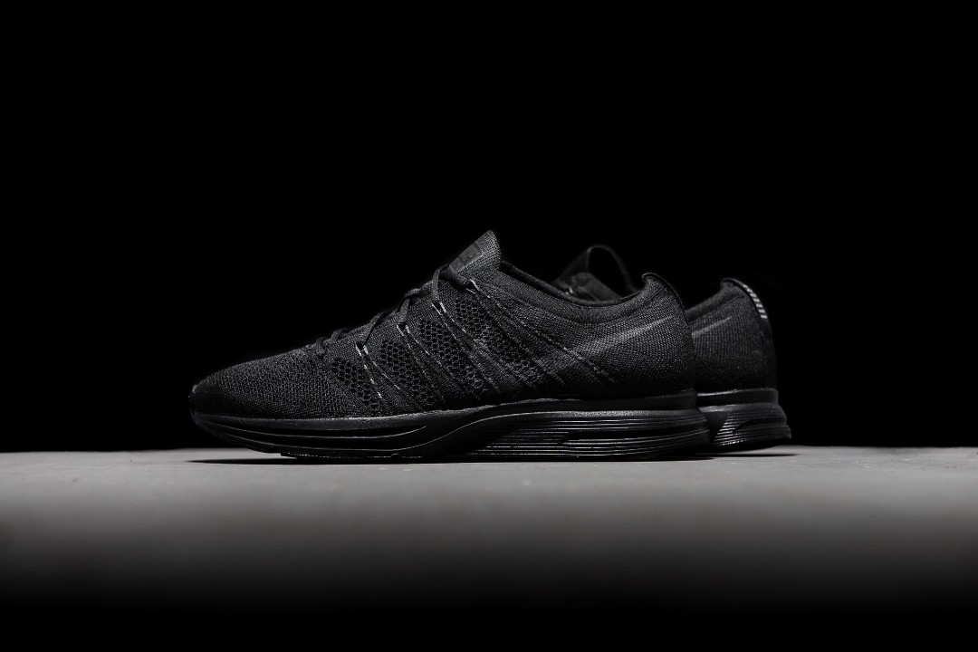 Flyknit trainer triple black 2025
