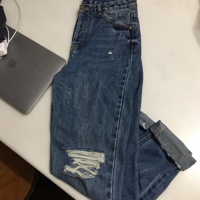 pull and bear ripped mom jeans