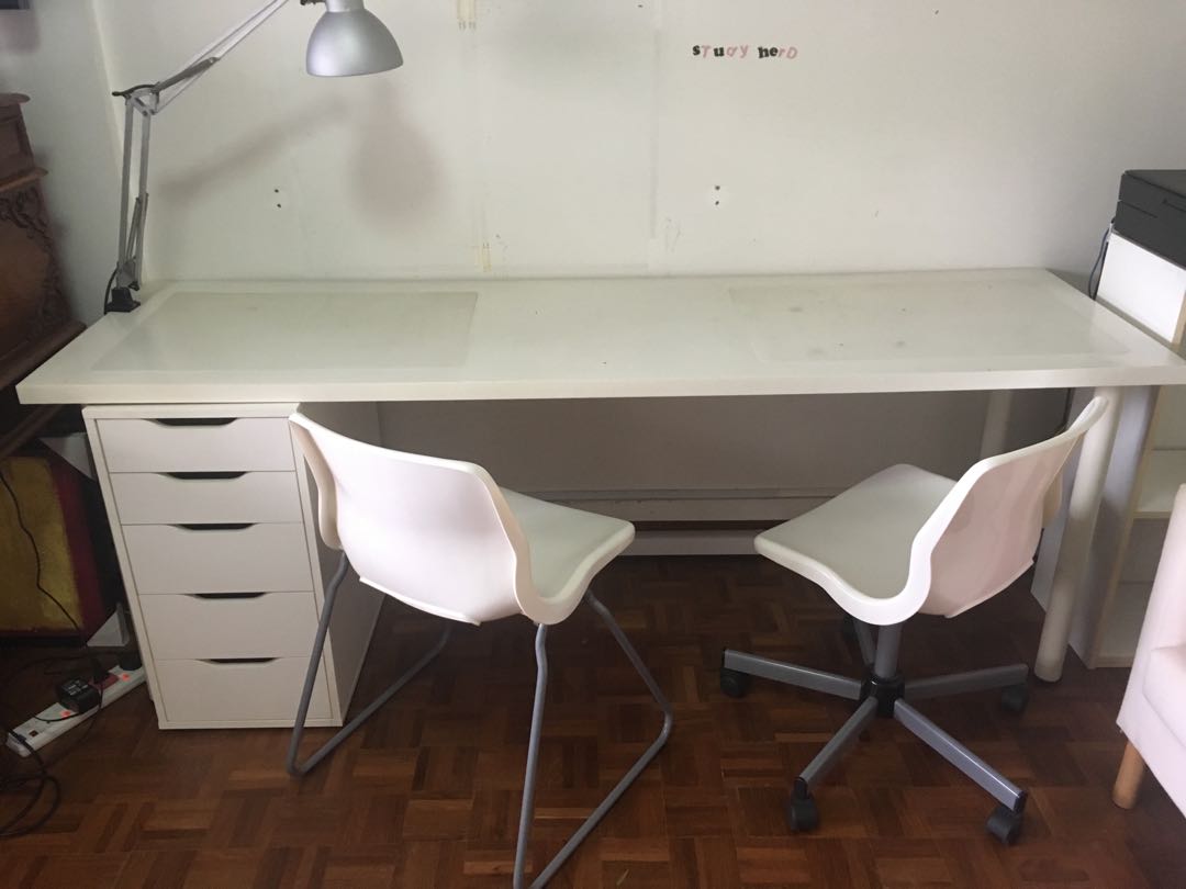 study table with 2 chairs