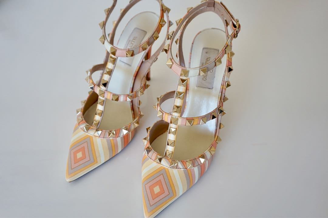 Valentino deals native couture
