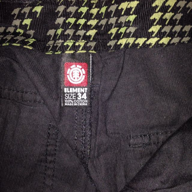 Element Bermudas (Category: Swim Trunks & Board Shorts) located in Singapore. Submitted by kayejohari (Listing ID 62637159, Image 3). Description: Size 34 Used only once.