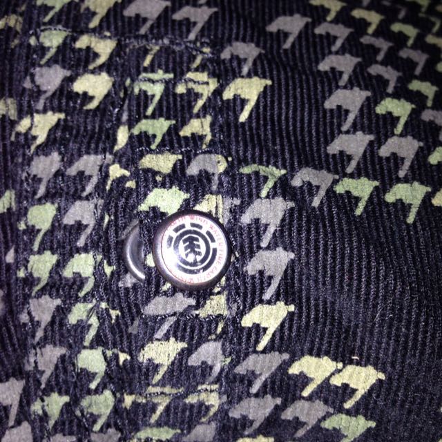 Element Bermudas (Category: Swim Trunks & Board Shorts) located in Singapore. Submitted by kayejohari (Listing ID 62637159, Image 4). Description: Size 34 Used only once.
