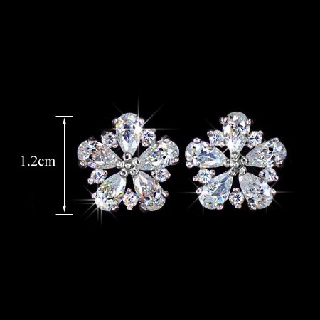 High quality sparkly cz stones Earrings (Category: Rings) located in Valenzuela. Submitted by glamwork (Listing ID 166807950, Image 2). Description: Sparkly and High quality! 🔥💕 330pesos only! ✔AAA+ Princess Cut Clear Cubic Zirconia ✔3 Times Fine Polishing Mirror Finish White Gold Plated 👉Real gold and platinum plated 👉non tarnish 👉hypoallergenic 👉nickel free 👉nicer in actual 👉Top grade austrian cubic zirconia, can be compared to real dia