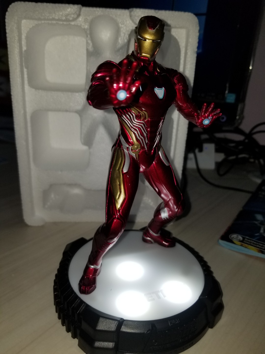 2018 Infinity War Iron Man Lamp Metal Cast Toys Bricks Share This Listing