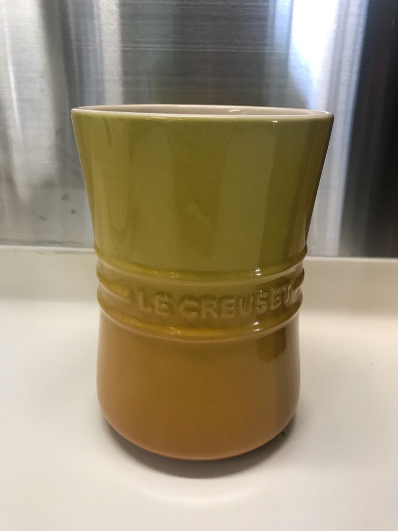 Le Creuset Utensil Holder Home Appliances On Carousell With the shapely design and the range of different colours, the jars keep any kitchen in order. carousell