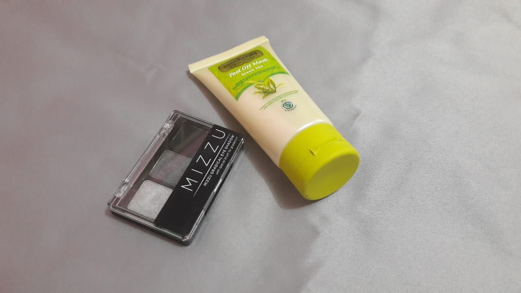 Mizzu Eyeshadow Gratis Mustika Ratu Peel Of Mask Health Beauty Makeup On Carousell