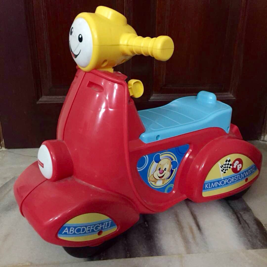 fisher price laugh and learn scooter