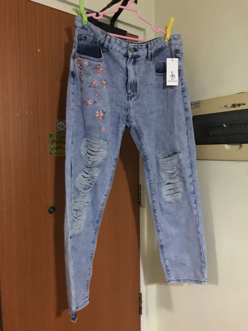 Price Reduced Hijab Friendly Ripped Boyfriend Jeans Women S
