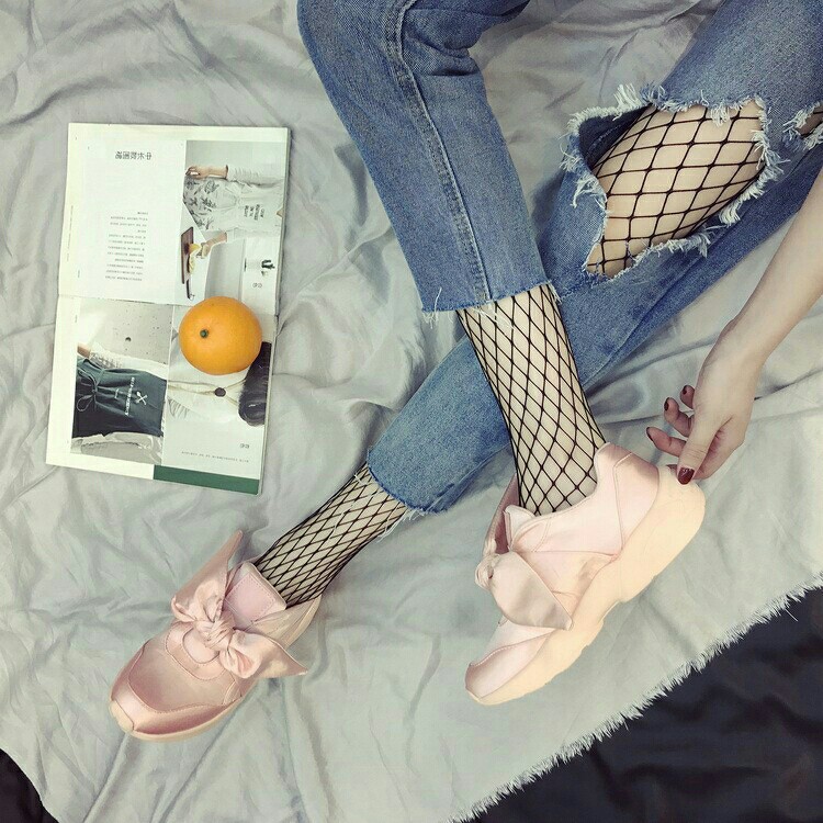 Fenty bow sneakers outfit discount