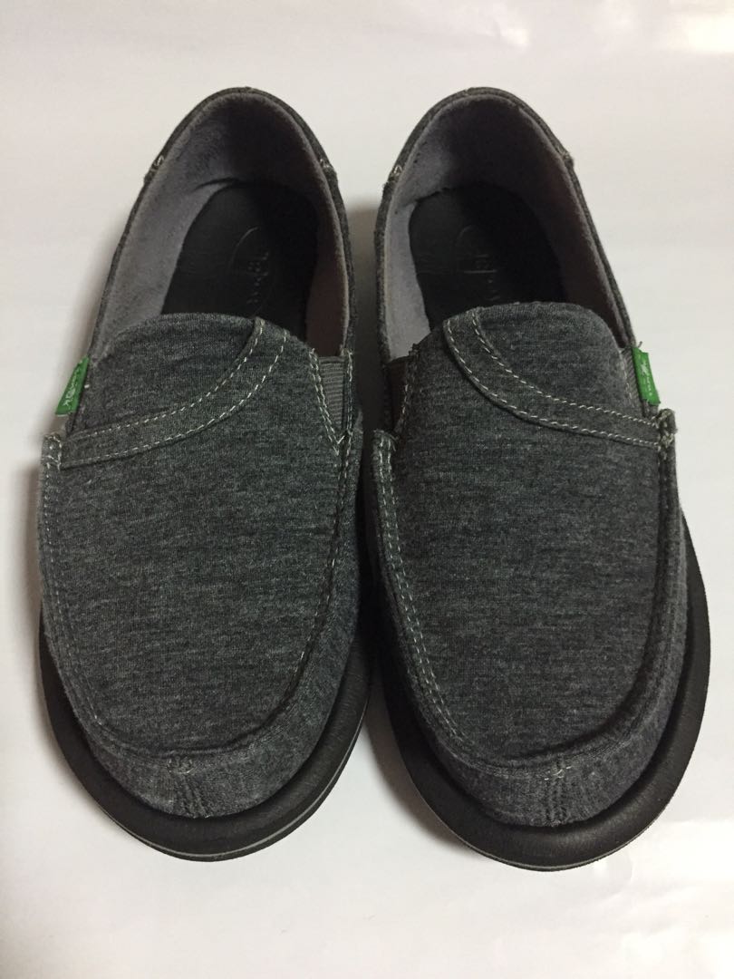 who sells sanuk shoes