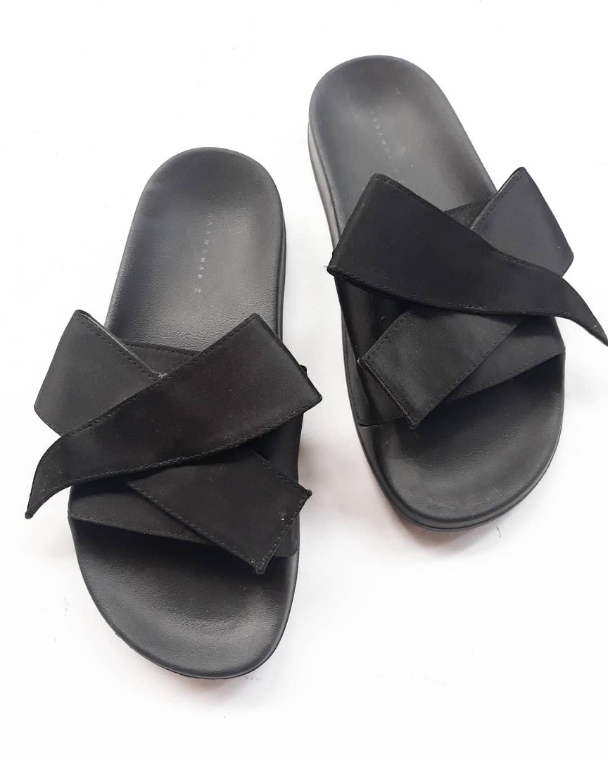 black bow sliders