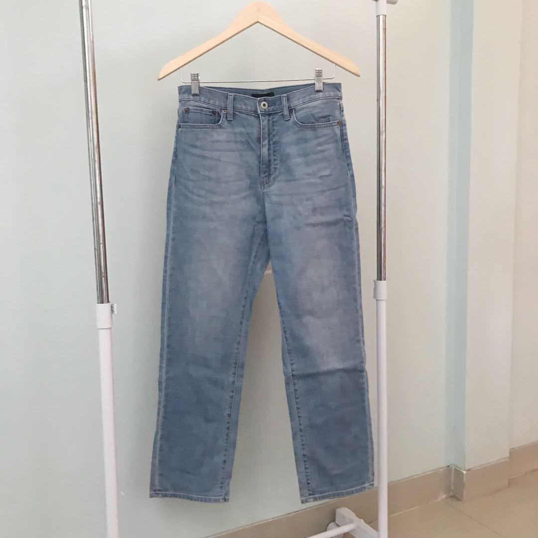 Boyfriend jeans uniqlo, Fesyen Wanita, Pakaian Wanita di Carousell