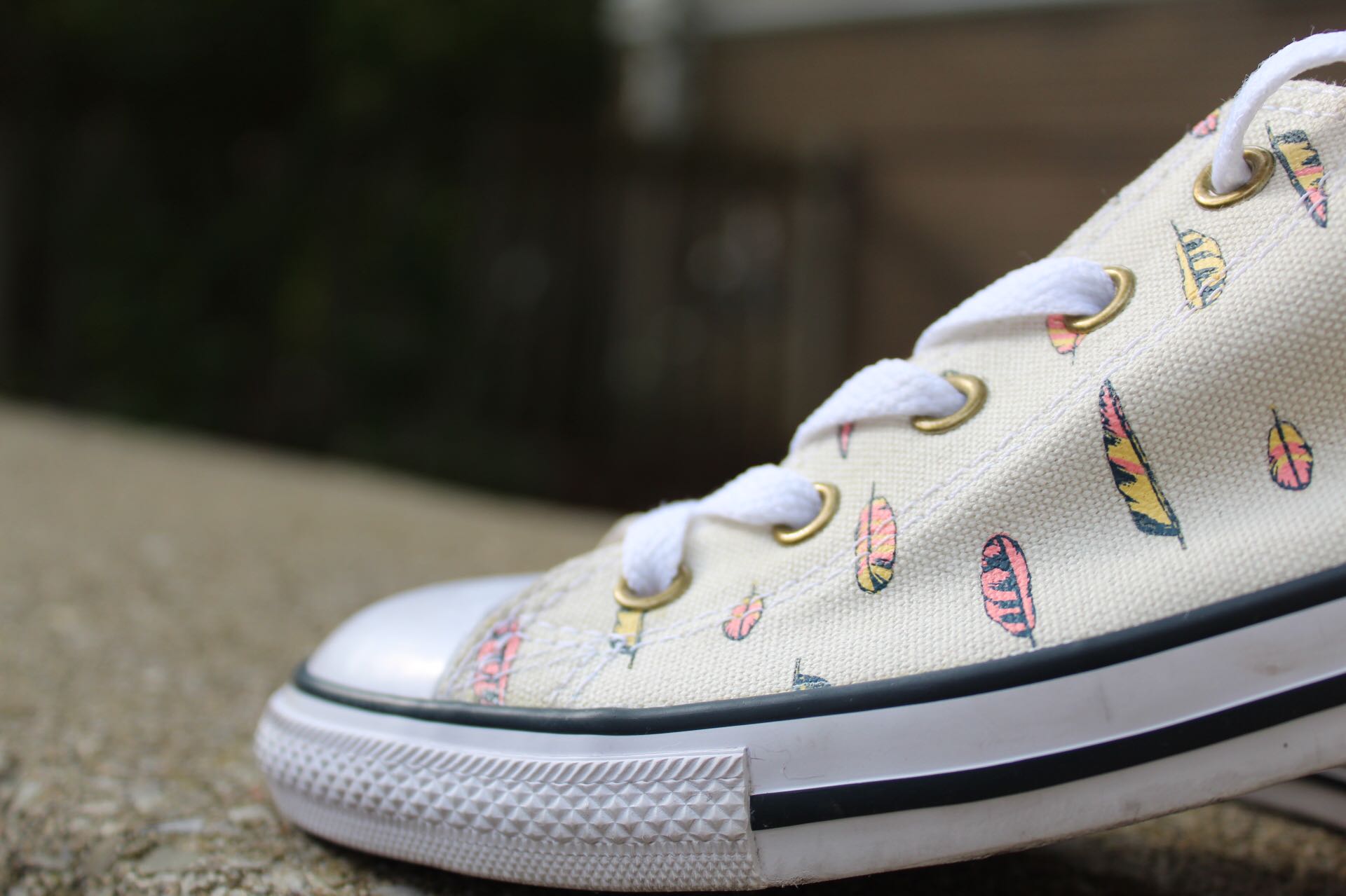 Converse dainty feather deals