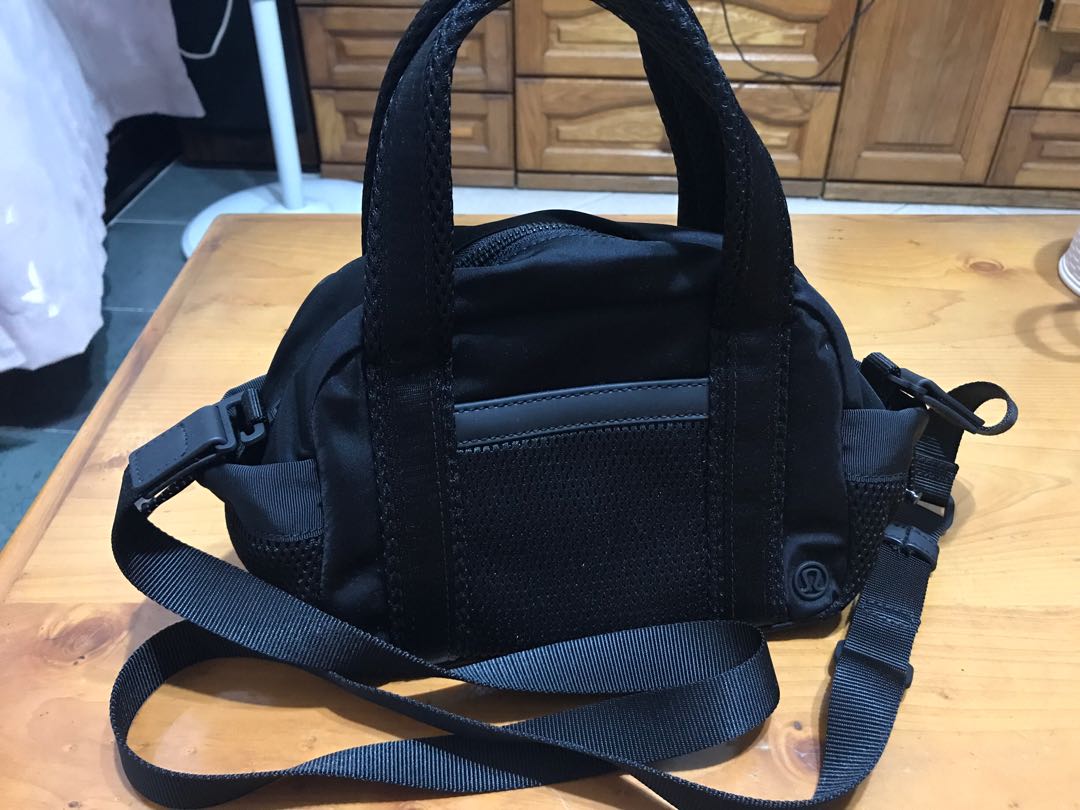 lululemon black crossbody bag