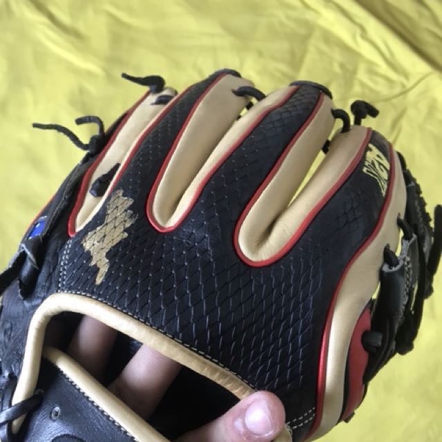 Dat sales dude glove